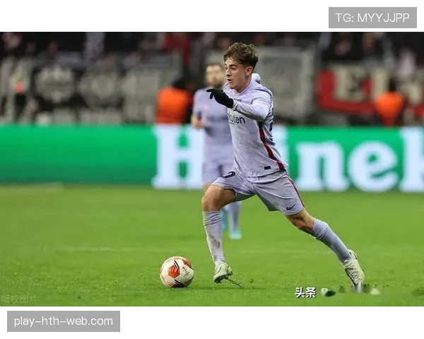 德容与加维的中场角色差异：战术定位与攻防贡献对比分析